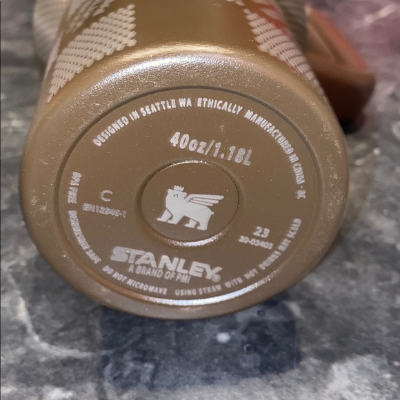 Stanley LV Quencher H2O 40 OZ. Flowstate Tumbler - Picture 6 of 12